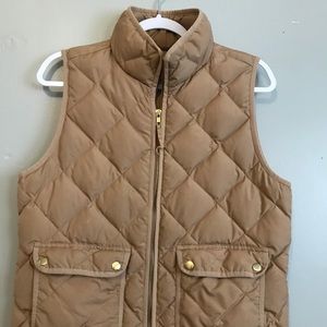 J Crew Excursión Quilted Down Vest in Tan